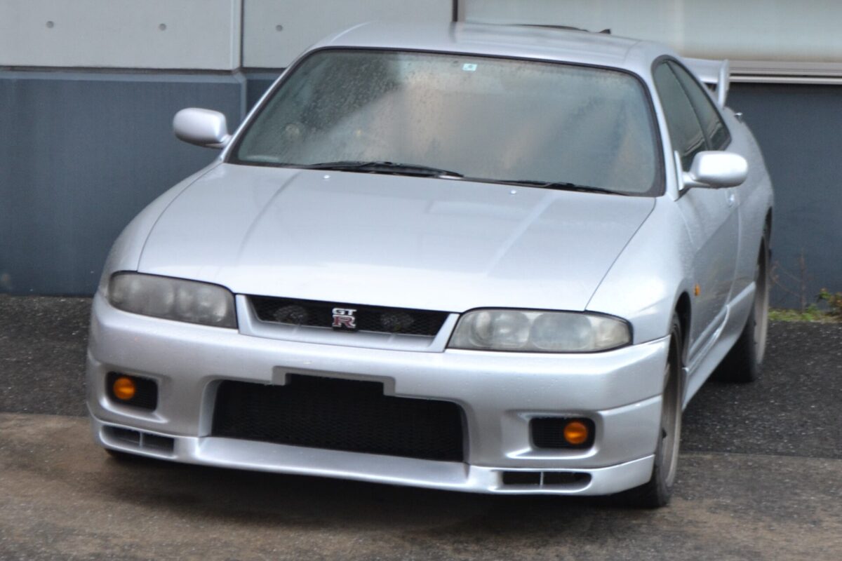 Silver Nissan Skyline R33 GT-R front view