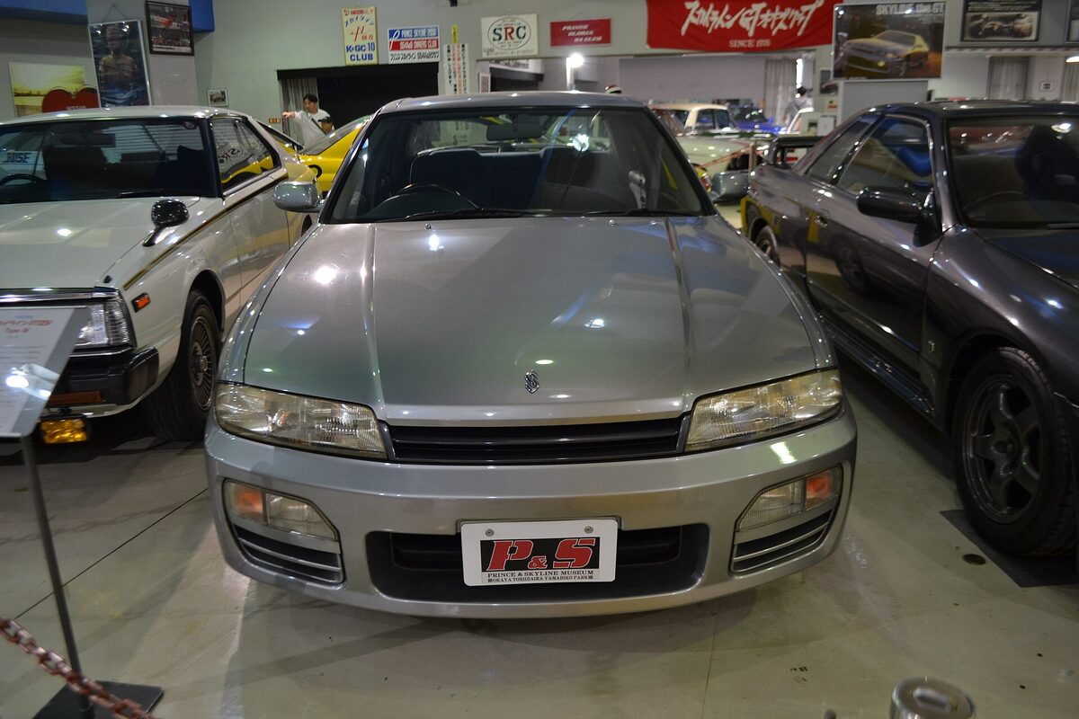 Silver Nissan Skyline R33 GTS25t Type M sedan